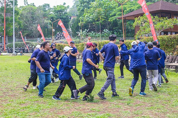 https://www.thecarpenteroutdoor.com/wp-content/uploads/2024/04/Ice-breaking-outbound-puncak.jpg