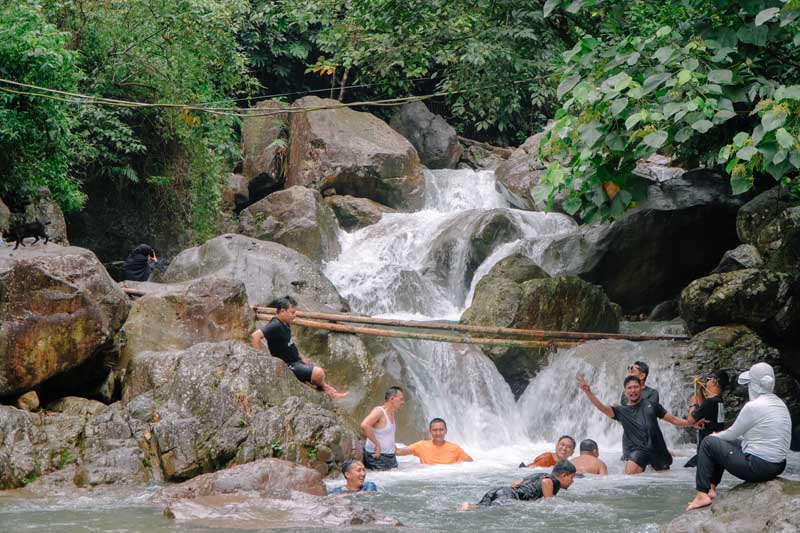 Hiking-Sentul-curug-leuwi-benjol (1)