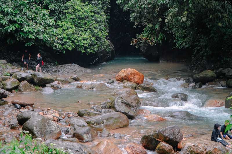 Leuwi Lieuk trekking sentul bogor