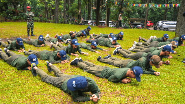 Paket Semi militer program