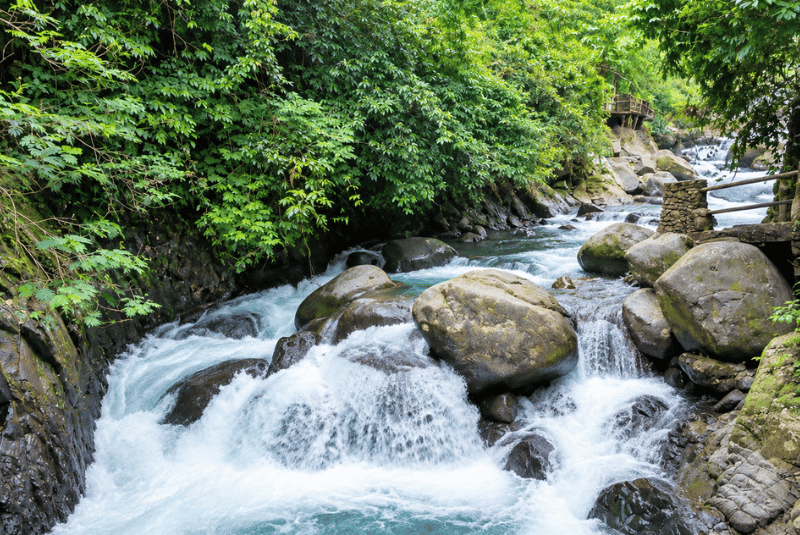 air sungai di leuwi asih sentul bogor